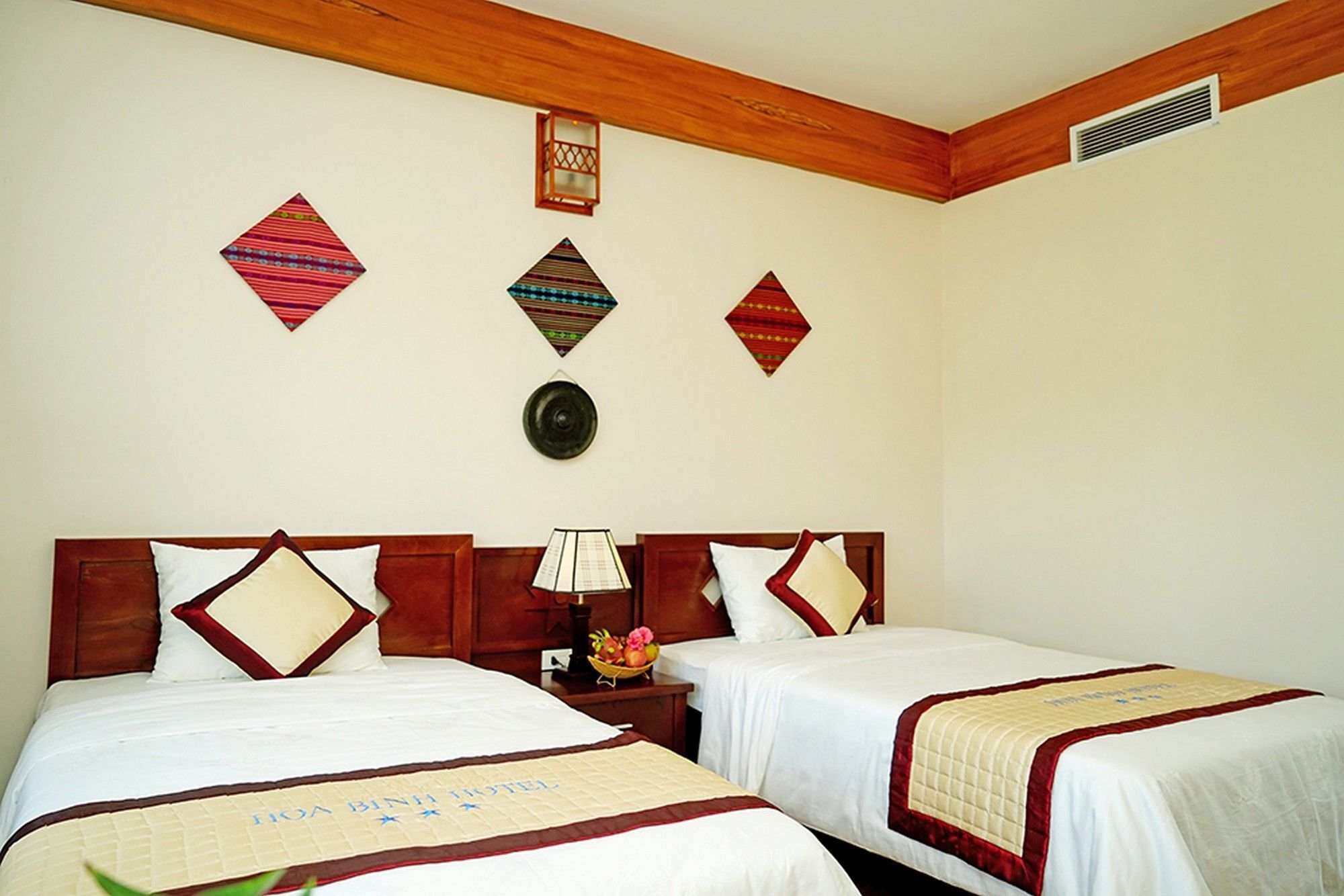Hoa Binh Hotel מראה חיצוני תמונה
